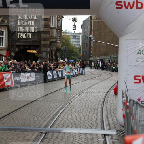 05.10.2025 - 20. swb-Marathon Bremen Yannick Fuchs http://msf.ph/oto/9269809 05.10.2025 12:14:45 Ziel 1122 meine-sportfotos.de