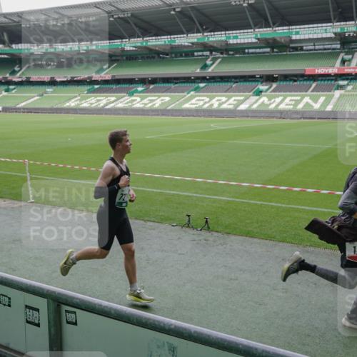 05.10.2025 - 20. swb-Marathon Bremen Michael Burmester http://msf.ph/oto/9269814 05.10.2025 12:40:06 Laufen im Stadion 133, 236, 241, 826, 1198, 1345, 1392, 1615, 1626, 1812, 1925, 2118, 2130, 4030, 5240, 5595, 6075, 6444, 7213, 7274, 7587, 7766, 7883, 8849, 4629, 4807, 7551, 9082 meine-sportfotos.de