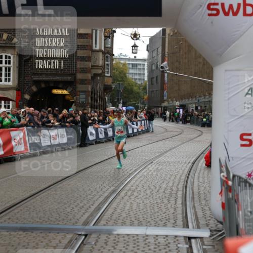 05.10.2025 - 20. swb-Marathon Bremen Yannick Fuchs http://msf.ph/oto/9269817 05.10.2025 12:14:46 Ziel 1122 meine-sportfotos.de