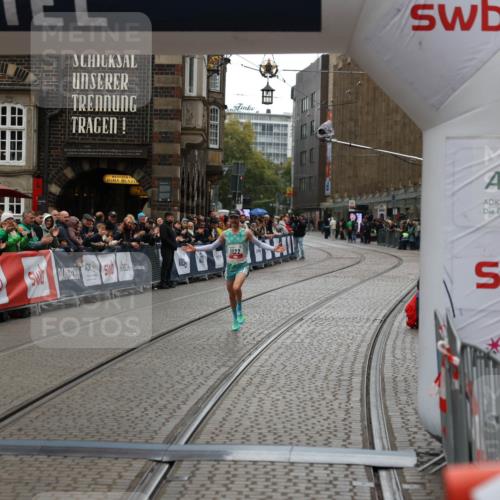 05.10.2025 - 20. swb-Marathon Bremen Yannick Fuchs http://msf.ph/oto/9269827 05.10.2025 12:14:46 Ziel 1122 meine-sportfotos.de