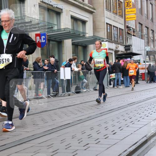 05.10.2025 - 20. swb-Marathon Bremen Strokosch-Dieckow http://msf.ph/oto/9269833 05.10.2025 11:07:56 Ziel 9186, 9353, 9401, 9519, 9552, 9557, 9599, 9617, 9874, 10125, 10132, 10866, 11019, 11097, 11232, 11309, 11670, 11671, 9186, 9353, 9401, 9519, 9552, 9557, 9599, 9617, 9874, 10125, 10132, 10866, 11019, 11097, 11232, 11309, 11670, 11671 meine-sportfotos.de