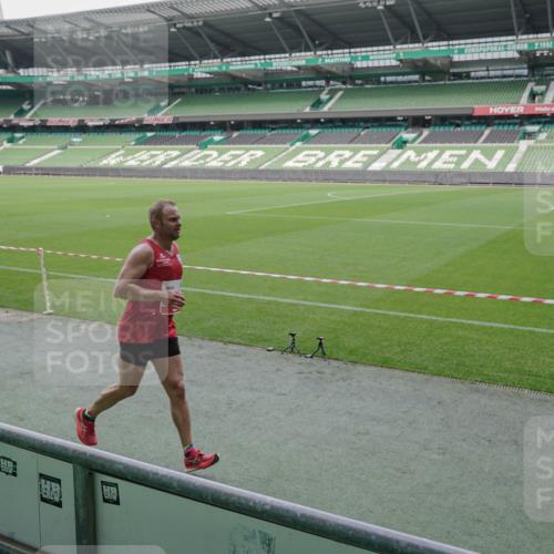 05.10.2025 - 20. swb-Marathon Bremen Michael Burmester http://msf.ph/oto/9269834 05.10.2025 12:40:11 Laufen im Stadion 46, 133, 236, 241, 826, 1198, 1345, 1392, 1615, 1626, 1812, 2036, 2118, 2130, 4030, 5240, 5595, 6075, 6444, 7213, 7274, 7587, 7766, 7883, 8849, 1925, 4629, 7551 meine-sportfotos.de