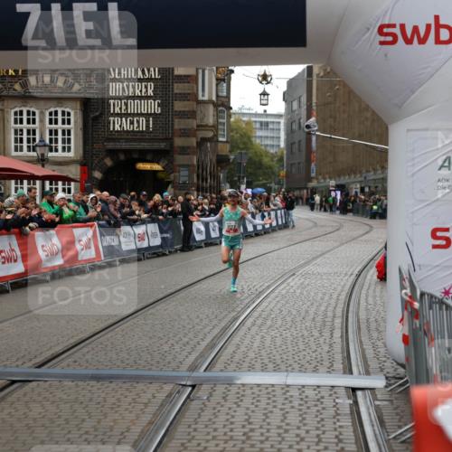 05.10.2025 - 20. swb-Marathon Bremen Yannick Fuchs http://msf.ph/oto/9269843 05.10.2025 12:14:46 Ziel 1122 meine-sportfotos.de