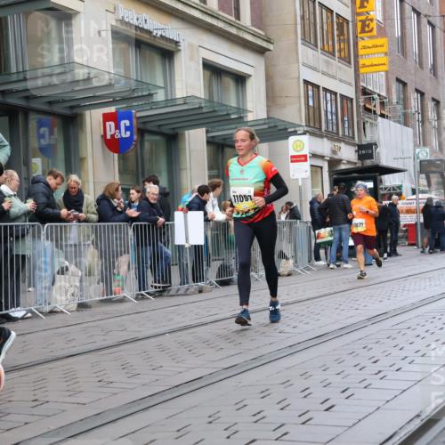 05.10.2025 - 20. swb-Marathon Bremen Strokosch-Dieckow http://msf.ph/oto/9269848 05.10.2025 11:07:56 Ziel 9186, 9353, 9401, 9519, 9552, 9557, 9599, 9617, 9874, 10125, 10132, 10866, 11019, 11097, 11232, 11309, 11670, 11671, 9186, 9353, 9401, 9519, 9552, 9557, 9599, 9617, 9874, 10125, 10132, 10866, 11019, 11097, 11232, 11309, 11670, 11671 meine-sportfotos.de