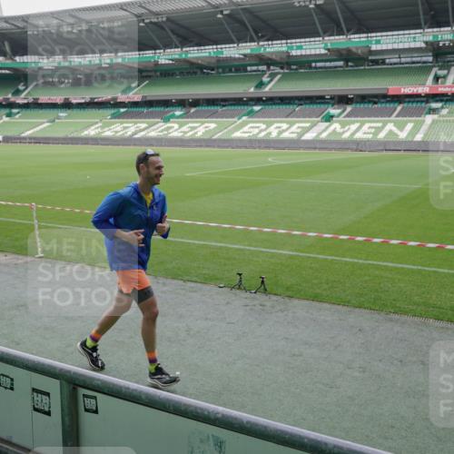 05.10.2025 - 20. swb-Marathon Bremen Michael Burmester http://msf.ph/oto/9269851 05.10.2025 12:40:13 Laufen im Stadion 46, 133, 236, 241, 826, 945, 1198, 1345, 1392, 1615, 1626, 1812, 2036, 2057, 2118, 2130, 4030, 5240, 5595, 6075, 6444, 7213, 7274, 7587, 7766, 7883, 8849, 1925, 4629, 7551 meine-sportfotos.de