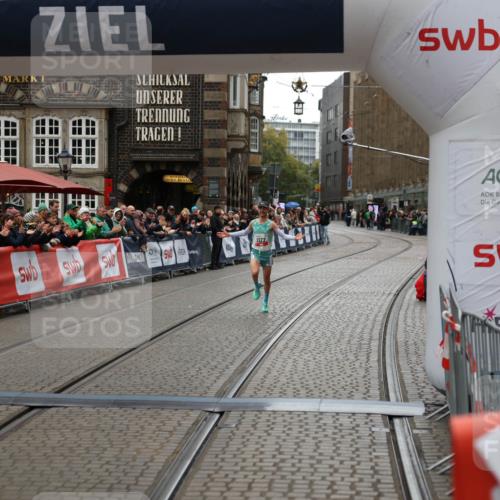 05.10.2025 - 20. swb-Marathon Bremen Yannick Fuchs http://msf.ph/oto/9269857 05.10.2025 12:14:46 Ziel 1122 meine-sportfotos.de