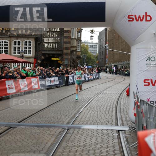 05.10.2025 - 20. swb-Marathon Bremen Yannick Fuchs http://msf.ph/oto/9269863 05.10.2025 12:14:46 Ziel 1122 meine-sportfotos.de