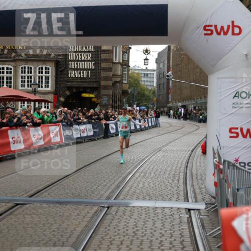 05.10.2025 - 20. swb-Marathon Bremen Yannick Fuchs http://msf.ph/oto/9269867 05.10.2025 12:14:46 Ziel 1122 meine-sportfotos.de