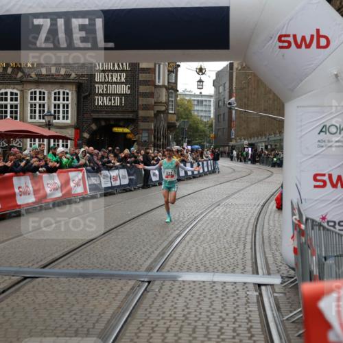 05.10.2025 - 20. swb-Marathon Bremen Yannick Fuchs http://msf.ph/oto/9269874 05.10.2025 12:14:46 Ziel 1122 meine-sportfotos.de