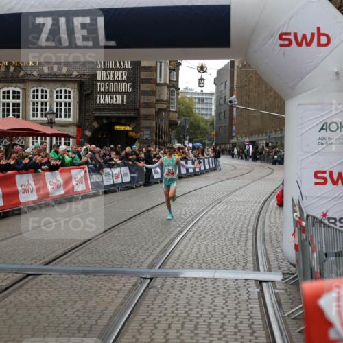 05.10.2025 - 20. swb-Marathon Bremen Yannick Fuchs http://msf.ph/oto/9269881 05.10.2025 12:14:46 Ziel 1122 meine-sportfotos.de
