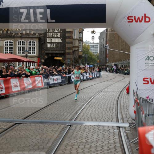 05.10.2025 - 20. swb-Marathon Bremen Yannick Fuchs http://msf.ph/oto/9269889 05.10.2025 12:14:46 Ziel 1122 meine-sportfotos.de
