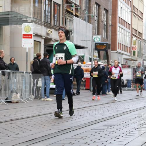 05.10.2025 - 20. swb-Marathon Bremen Strokosch-Dieckow http://msf.ph/oto/9269896 05.10.2025 11:08:00 Ziel 9186, 9235, 9353, 9401, 9481, 9519, 9552, 9599, 9617, 9874, 10125, 10132, 10859, 10866, 11019, 11097, 11232, 11309, 11670, 11671, 9186, 9235, 9353, 9401, 9481, 9519, 9552, 9599, 9617, 9874, 10125, 10132, 10859, 10866, 11019, 11097, 11232, 11309, 11670, 11671 meine-sportfotos.de