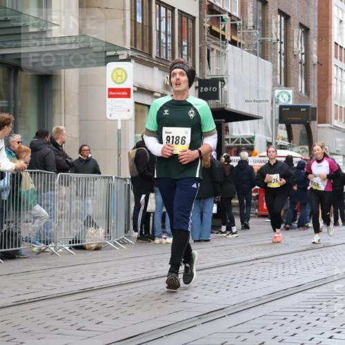 05.10.2025 - 20. swb-Marathon Bremen Strokosch-Dieckow http://msf.ph/oto/9269905 05.10.2025 11:08:00 Ziel 9186, 9235, 9353, 9401, 9481, 9519, 9552, 9599, 9617, 9874, 10125, 10132, 10859, 10866, 11019, 11097, 11232, 11309, 11670, 11671, 9186, 9235, 9353, 9401, 9481, 9519, 9552, 9599, 9617, 9874, 10125, 10132, 10859, 10866, 11019, 11097, 11232, 11309, 11670, 11671 meine-sportfotos.de