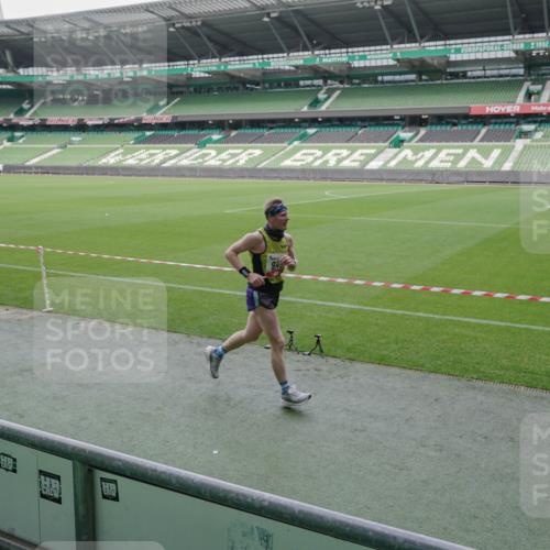 05.10.2025 - 20. swb-Marathon Bremen Michael Burmester http://msf.ph/oto/9269907 05.10.2025 12:40:29 Laufen im Stadion 45, 46, 133, 241, 623, 689, 945, 1392, 1615, 1812, 2036, 2057, 2118, 2130, 2169, 4375, 5595, 6075, 6444, 7213, 7274, 7587, 7766, 7883, 236, 826, 1198, 1345, 1626, 1925, 4030, 5240, 8849 meine-sportfotos.de
