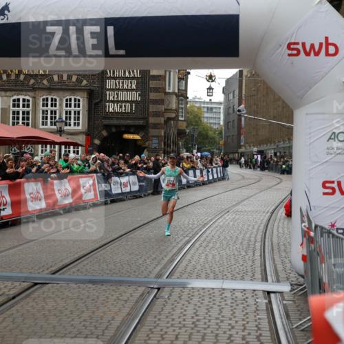 05.10.2025 - 20. swb-Marathon Bremen Yannick Fuchs http://msf.ph/oto/9269909 05.10.2025 12:14:47 Ziel 1122 meine-sportfotos.de