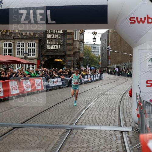 05.10.2025 - 20. swb-Marathon Bremen Yannick Fuchs http://msf.ph/oto/9269913 05.10.2025 12:14:47 Ziel 1122 meine-sportfotos.de