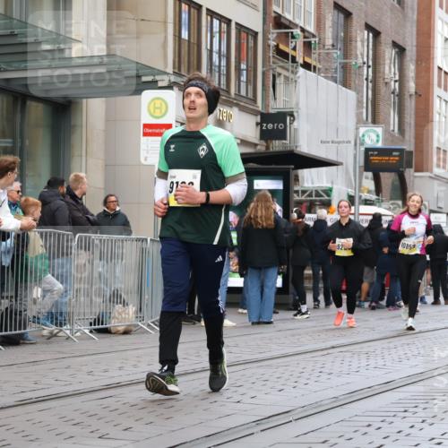 05.10.2025 - 20. swb-Marathon Bremen Strokosch-Dieckow http://msf.ph/oto/9269917 05.10.2025 11:08:00 Ziel 9186, 9235, 9353, 9401, 9481, 9519, 9552, 9599, 9617, 9874, 10125, 10132, 10859, 10866, 11019, 11097, 11232, 11309, 11670, 11671, 9186, 9235, 9353, 9401, 9481, 9519, 9552, 9599, 9617, 9874, 10125, 10132, 10859, 10866, 11019, 11097, 11232, 11309, 11670, 11671 meine-sportfotos.de