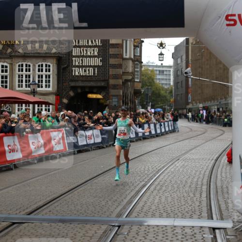 05.10.2025 - 20. swb-Marathon Bremen Yannick Fuchs http://msf.ph/oto/9269919 05.10.2025 12:14:47 Ziel 1122 meine-sportfotos.de