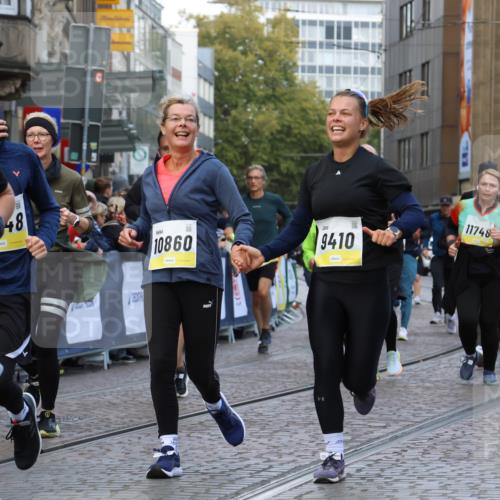 05.10.2025 - 20. swb-Marathon Bremen Strokosch-Dieckow http://msf.ph/oto/9269926 05.10.2025 11:09:52 Ziel 9410, 9685, 9760, 9972, 10435, 10448, 10515, 10827, 10860, 10885, 11219, 11381, 11405, 11486, 11748 meine-sportfotos.de
