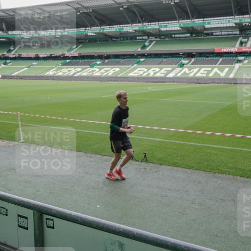05.10.2025 - 20. swb-Marathon Bremen Michael Burmester http://msf.ph/oto/9269928 05.10.2025 12:40:33 Laufen im Stadion 45, 46, 133, 241, 623, 689, 945, 1392, 1615, 1812, 2036, 2048, 2057, 2064, 2118, 2130, 2169, 2497, 2670, 4375, 5595, 6075, 6444, 7213, 7274, 7587, 7766, 7883, 236, 826, 1198, 1345, 1626, 4030, 5240, 8849 meine-sportfotos.de
