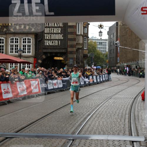 05.10.2025 - 20. swb-Marathon Bremen Yannick Fuchs http://msf.ph/oto/9269930 05.10.2025 12:14:47 Ziel 1122 meine-sportfotos.de