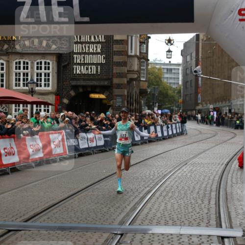 05.10.2025 - 20. swb-Marathon Bremen Yannick Fuchs http://msf.ph/oto/9269937 05.10.2025 12:14:47 Ziel 1122 meine-sportfotos.de