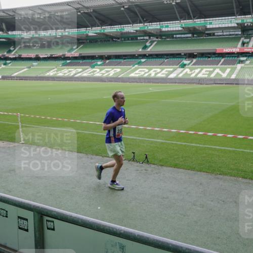 05.10.2025 - 20. swb-Marathon Bremen Michael Burmester http://msf.ph/oto/9269943 05.10.2025 12:40:36 Laufen im Stadion 45, 46, 133, 241, 623, 689, 945, 1392, 1615, 1812, 2036, 2048, 2057, 2064, 2118, 2130, 2169, 2497, 2670, 2683, 4375, 5595, 6075, 6444, 7213, 7274, 7587, 7766, 7883, 236, 826, 1198, 1345, 1392, 1626, 4030, 5240, 8849 meine-sportfotos.de