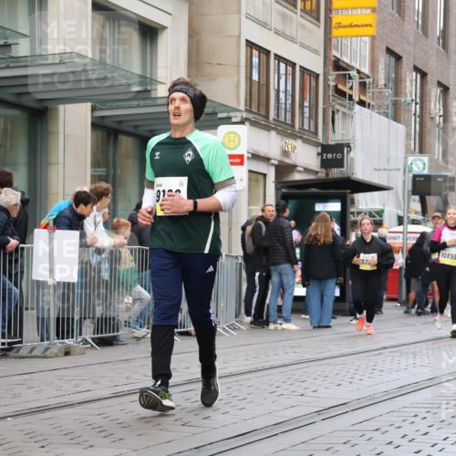 05.10.2025 - 20. swb-Marathon Bremen Strokosch-Dieckow http://msf.ph/oto/9269944 05.10.2025 11:08:01 Ziel 9186, 9235, 9353, 9401, 9481, 9519, 9552, 9599, 9617, 9874, 10125, 10132, 10859, 10866, 11019, 11097, 11232, 11309, 11670, 11671, 9186, 9235, 9353, 9401, 9481, 9519, 9552, 9599, 9617, 9874, 10125, 10132, 10859, 10866, 11019, 11097, 11232, 11309, 11670, 11671 meine-sportfotos.de