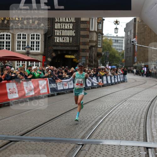 05.10.2025 - 20. swb-Marathon Bremen Yannick Fuchs http://msf.ph/oto/9269969 05.10.2025 12:14:47 Ziel 1122 meine-sportfotos.de