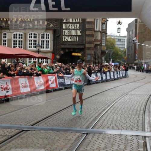 05.10.2025 - 20. swb-Marathon Bremen Yannick Fuchs http://msf.ph/oto/9269988 05.10.2025 12:14:47 Ziel 1122 meine-sportfotos.de