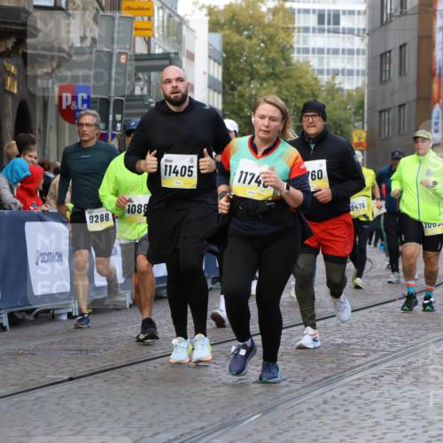 05.10.2025 - 20. swb-Marathon Bremen Strokosch-Dieckow http://msf.ph/oto/9269995 05.10.2025 11:09:55 Ziel 9288, 9410, 9685, 9760, 9972, 10435, 10448, 10515, 10659, 10827, 10860, 10885, 11219, 11381, 11405, 11486, 11634, 11748 meine-sportfotos.de