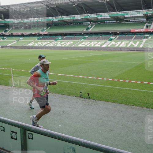 05.10.2025 - 20. swb-Marathon Bremen Michael Burmester http://msf.ph/oto/9270015 05.10.2025 12:40:41 Laufen im Stadion 45, 46, 133, 241, 623, 689, 945, 1615, 1812, 2036, 2048, 2057, 2064, 2118, 2169, 2497, 2670, 2683, 4375, 5595, 6075, 6444, 7213, 7274, 7587, 7766, 7883, 236, 1392, 1626, 2130, 8849 meine-sportfotos.de