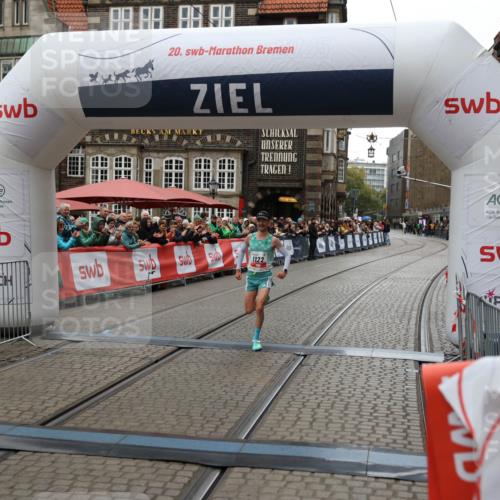 05.10.2025 - 20. swb-Marathon Bremen Yannick Fuchs http://msf.ph/oto/9270035 05.10.2025 12:14:48 Ziel 1122 meine-sportfotos.de