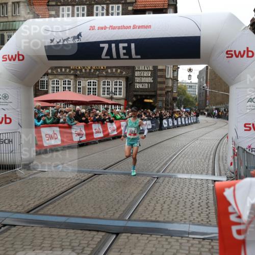 05.10.2025 - 20. swb-Marathon Bremen Yannick Fuchs http://msf.ph/oto/9270048 05.10.2025 12:14:48 Ziel 1122 meine-sportfotos.de