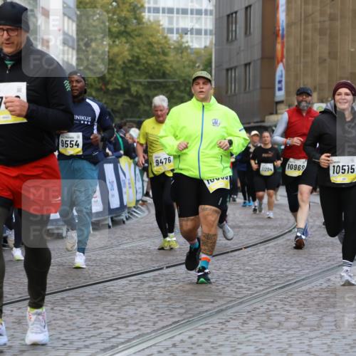 05.10.2025 - 20. swb-Marathon Bremen Strokosch-Dieckow http://msf.ph/oto/9270050 05.10.2025 11:09:57 Ziel 9288, 9410, 9561, 9685, 9760, 9972, 10435, 10448, 10515, 10659, 10860, 10885, 11381, 11405, 11634, 11748 meine-sportfotos.de