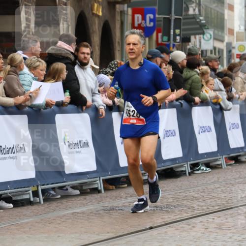 05.10.2025 - 20. swb-Marathon Bremen Strokosch-Dieckow http://msf.ph/oto/9270054 05.10.2025 13:01:21 Ziel 1626, 3807, 5132, 6150 meine-sportfotos.de