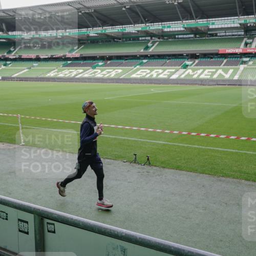 05.10.2025 - 20. swb-Marathon Bremen Michael Burmester http://msf.ph/oto/9270056 05.10.2025 12:40:45 Laufen im Stadion 37, 45, 46, 133, 241, 623, 689, 945, 1812, 2036, 2048, 2057, 2064, 2118, 2169, 2497, 2670, 2683, 2909, 4375, 5595, 6075, 6444, 7213, 7274, 7587, 7766, 7883, 236, 1392, 1615, 1626, 2130, 6444, 7213, 7883, 8849 meine-sportfotos.de