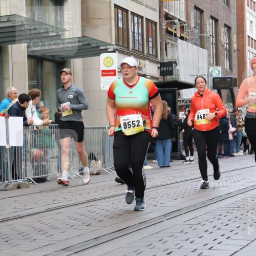 05.10.2025 - 20. swb-Marathon Bremen Strokosch-Dieckow http://msf.ph/oto/9270063 05.10.2025 11:08:07 Ziel 9186, 9235, 9353, 9401, 9481, 9519, 9552, 9982, 10132, 10134, 10212, 10787, 10859, 11019, 11097, 11232, 11242, 11670, 11671, 9186, 9235, 9353, 9401, 9481, 9519, 9552, 9982, 10132, 10134, 10212, 10787, 10859, 11019, 11097, 11232, 11242, 11670, 11671 meine-sportfotos.de