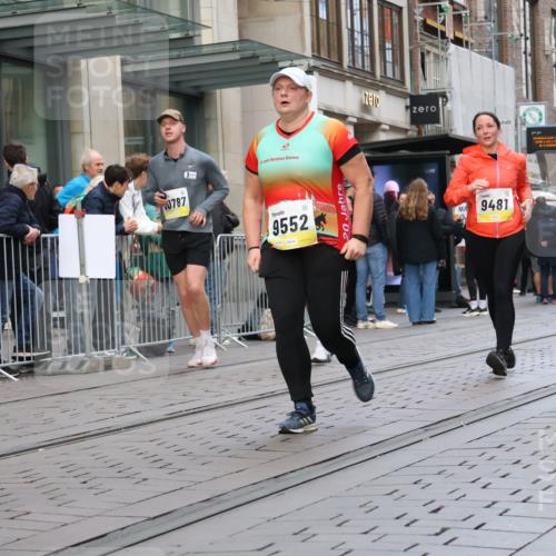 05.10.2025 - 20. swb-Marathon Bremen Strokosch-Dieckow http://msf.ph/oto/9270072 05.10.2025 11:08:07 Ziel 9186, 9235, 9353, 9401, 9481, 9519, 9552, 9982, 10132, 10134, 10212, 10787, 10859, 11019, 11097, 11232, 11242, 11670, 11671, 9186, 9235, 9353, 9401, 9481, 9519, 9552, 9982, 10132, 10134, 10212, 10787, 10859, 11019, 11097, 11232, 11242, 11670, 11671 meine-sportfotos.de