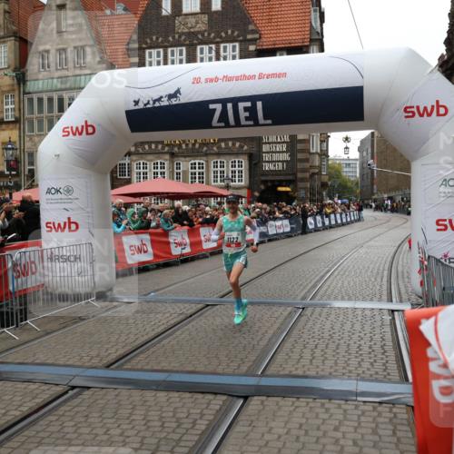 05.10.2025 - 20. swb-Marathon Bremen Yannick Fuchs http://msf.ph/oto/9270095 05.10.2025 12:14:48 Ziel 1122 meine-sportfotos.de