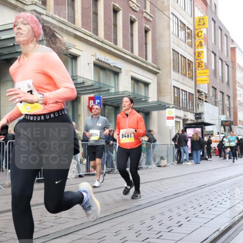 05.10.2025 - 20. swb-Marathon Bremen Strokosch-Dieckow http://msf.ph/oto/9270122 05.10.2025 11:08:09 Ziel 7069, 7706, 9186, 9235, 9353, 9401, 9481, 9519, 9552, 9982, 10132, 10134, 10212, 10787, 10859, 10998, 11028, 11073, 11076, 11097, 11242, 11671, 7069, 7706, 9186, 9235, 9353, 9401, 9481, 9519, 9552, 9982, 10132, 10134, 10212, 10787, 10859, 10998, 11028, 11073, 11076, 11097, 11242, 11671 meine-sportfotos.de
