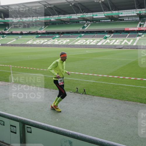 05.10.2025 - 20. swb-Marathon Bremen Michael Burmester http://msf.ph/oto/9270139 05.10.2025 12:41:01 Laufen im Stadion 37, 38, 40, 45, 46, 198, 377, 623, 689, 945, 1368, 2036, 2048, 2057, 2064, 2169, 2284, 2497, 2670, 2683, 2909, 3707, 4375, 6566, 7587, 133, 241, 1615, 1812, 2118, 5595, 6075, 6444, 7213, 7274, 7766, 7883 meine-sportfotos.de