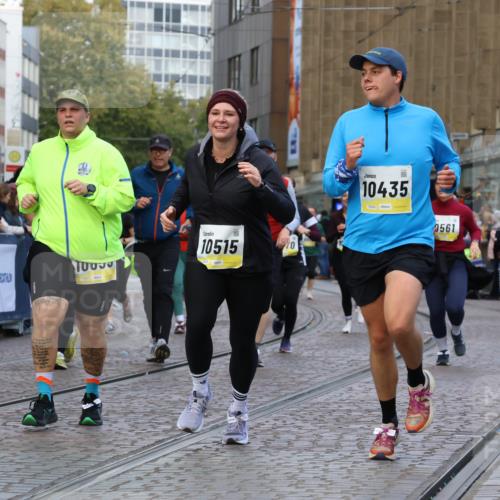 05.10.2025 - 20. swb-Marathon Bremen Strokosch-Dieckow http://msf.ph/oto/9270150 05.10.2025 11:09:59 Ziel 9288, 9470, 9476, 9554, 9561, 9760, 9972, 10383, 10435, 10515, 10659, 10885, 10969, 11381, 11401, 11405, 11634, 11748 meine-sportfotos.de