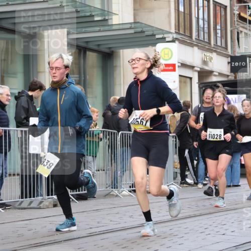 05.10.2025 - 20. swb-Marathon Bremen Strokosch-Dieckow http://msf.ph/oto/9270163 05.10.2025 11:08:20 Ziel 7069, 7706, 9191, 9235, 9274, 9276, 9481, 9552, 9589, 9721, 9853, 9982, 10051, 10134, 10212, 10567, 10787, 10859, 10939, 10998, 11028, 11073, 11076, 11242, 11479, 11590, 7069, 7706, 9191, 9235, 9274, 9276, 9481, 9552, 9589, 9721, 9853, 9982, 10051, 10134, 10212, 10567, 10787, 10859, 10939, 10998, 11028, 11073, 11076, 11242, 11479, 11590 meine-sportfotos.de
