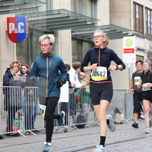 05.10.2025 - 20. swb-Marathon Bremen Strokosch-Dieckow http://msf.ph/oto/9270173 05.10.2025 11:08:21 Ziel 7069, 7706, 9191, 9235, 9274, 9276, 9481, 9589, 9721, 9853, 9982, 10051, 10134, 10212, 10567, 10787, 10859, 10939, 10998, 11028, 11073, 11076, 11242, 11479, 11590, 7069, 7706, 9191, 9235, 9274, 9276, 9481, 9589, 9721, 9853, 9982, 10051, 10134, 10212, 10567, 10787, 10859, 10939, 10998, 11028, 11073, 11076, 11242, 11479, 11590 meine-sportfotos.de