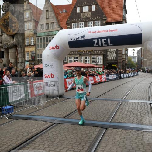 05.10.2025 - 20. swb-Marathon Bremen Yannick Fuchs http://msf.ph/oto/9270179 05.10.2025 12:14:49 Ziel 1122 meine-sportfotos.de