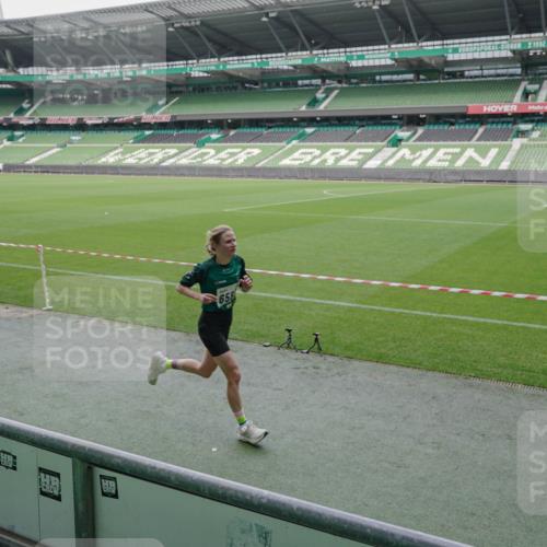 05.10.2025 - 20. swb-Marathon Bremen Michael Burmester http://msf.ph/oto/9270186 05.10.2025 12:41:11 Laufen im Stadion 9, 37, 38, 40, 45, 198, 377, 623, 689, 945, 1042, 1258, 1368, 1476, 2048, 2057, 2064, 2169, 2284, 2497, 2670, 2683, 2743, 2801, 2909, 3707, 3817, 4158, 4375, 4984, 6566, 46, 133, 1812, 2036, 2118, 6075, 7274, 7587, 7766 meine-sportfotos.de