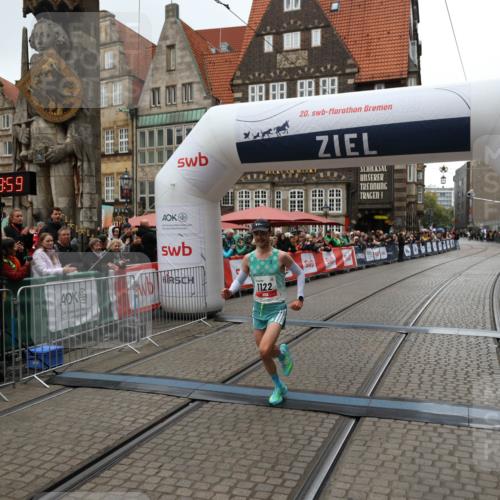 05.10.2025 - 20. swb-Marathon Bremen Yannick Fuchs http://msf.ph/oto/9270189 05.10.2025 12:14:49 Ziel 1122 meine-sportfotos.de