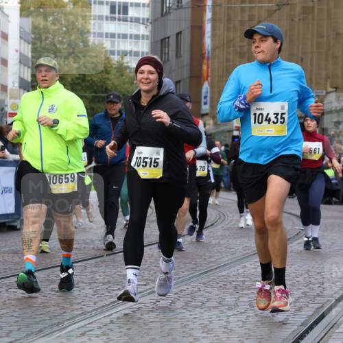 05.10.2025 - 20. swb-Marathon Bremen Strokosch-Dieckow http://msf.ph/oto/9270191 05.10.2025 11:09:59 Ziel 9288, 9470, 9476, 9554, 9561, 9760, 9972, 10383, 10435, 10515, 10659, 10885, 10969, 11381, 11401, 11405, 11634, 11748 meine-sportfotos.de