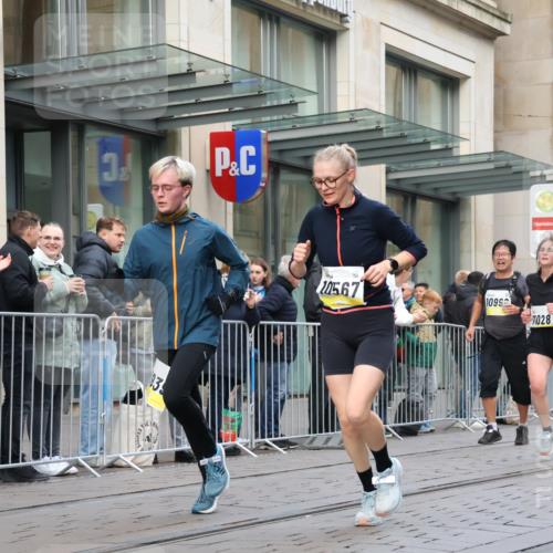 05.10.2025 - 20. swb-Marathon Bremen Strokosch-Dieckow http://msf.ph/oto/9270198 05.10.2025 11:08:21 Ziel 7069, 7706, 9191, 9235, 9274, 9276, 9481, 9589, 9721, 9853, 9982, 10051, 10134, 10212, 10567, 10787, 10859, 10939, 10998, 11028, 11073, 11076, 11242, 11479, 11590, 7069, 7706, 9191, 9235, 9274, 9276, 9481, 9589, 9721, 9853, 9982, 10051, 10134, 10212, 10567, 10787, 10859, 10939, 10998, 11028, 11073, 11076, 11242, 11479, 11590 meine-sportfotos.de